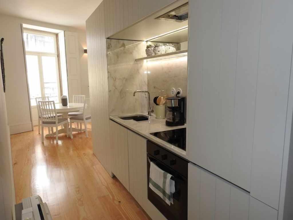 Oporto Delight 1 Luxury Apartment In Historic Center With Balcony Max 4 P Екстер'єр фото